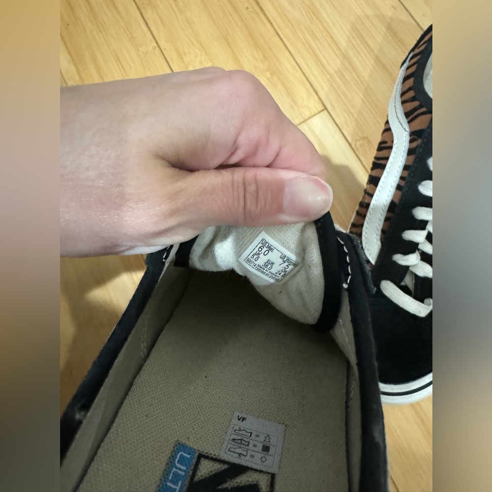 Vans - Picture 3 of 3